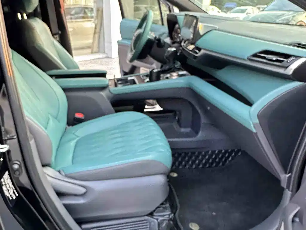 Toyota Sienna — фото 9