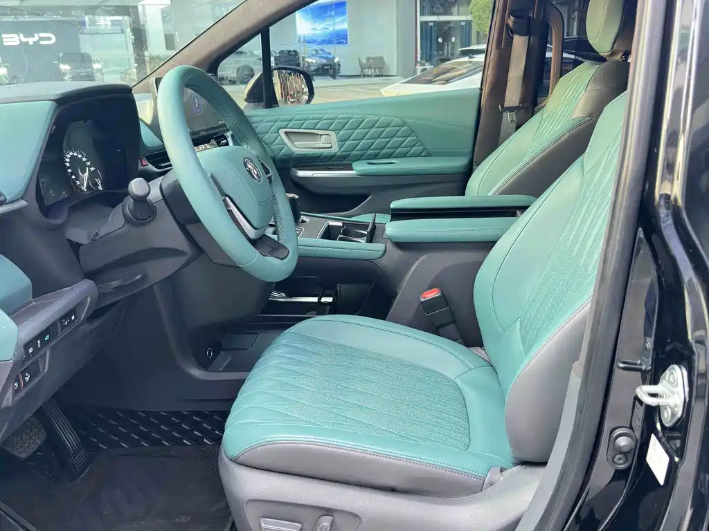 Toyota Sienna — фото 10