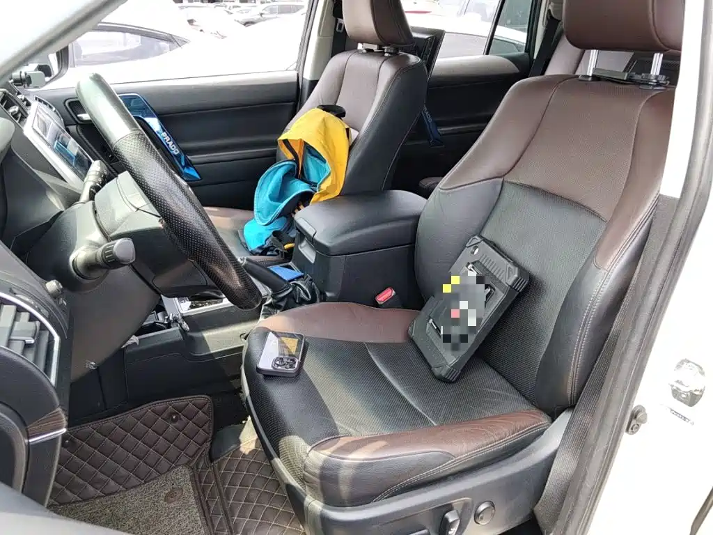 Toyota Prado — фото 11