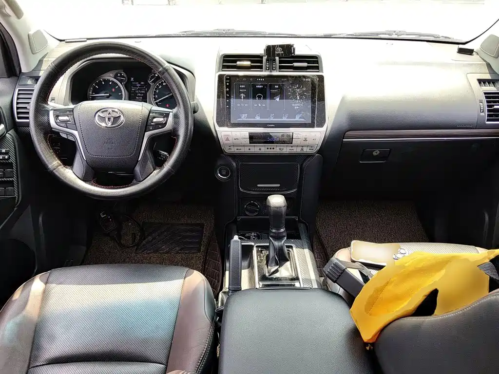 Toyota Prado — фото 6