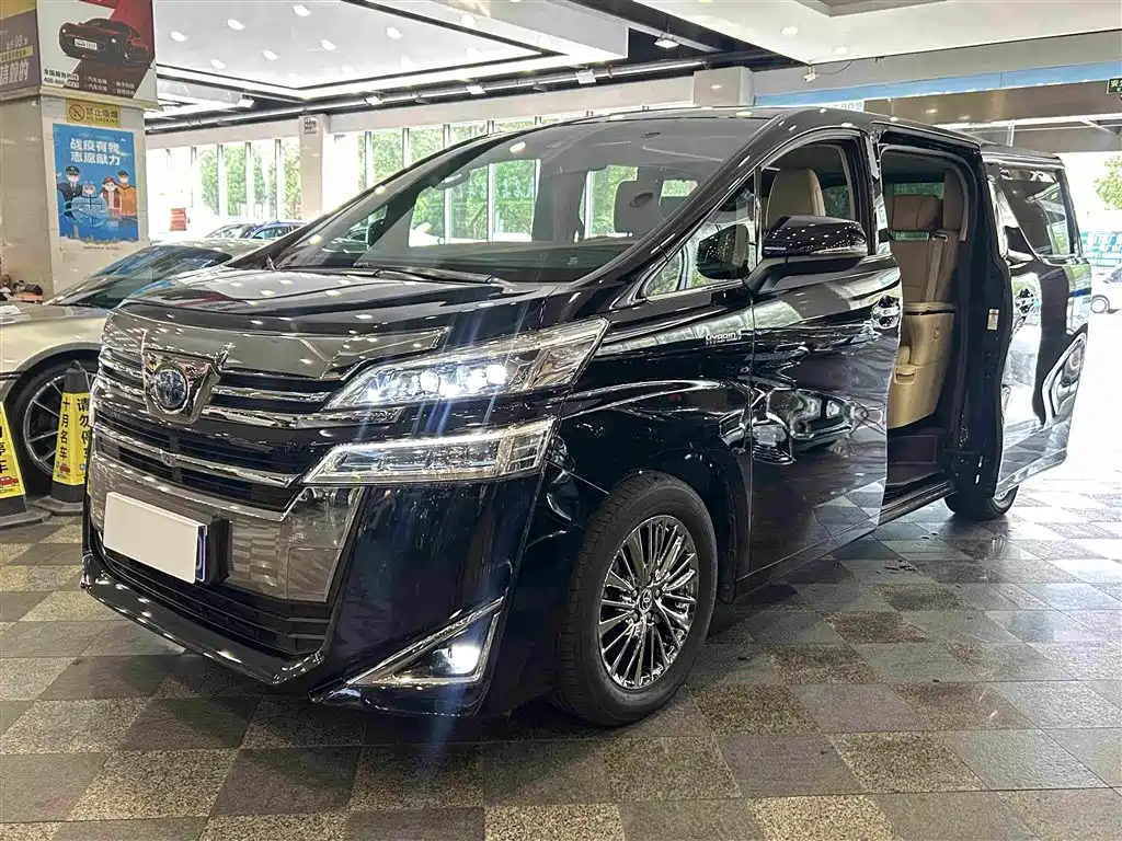 Toyota Vellfire — фото 2
