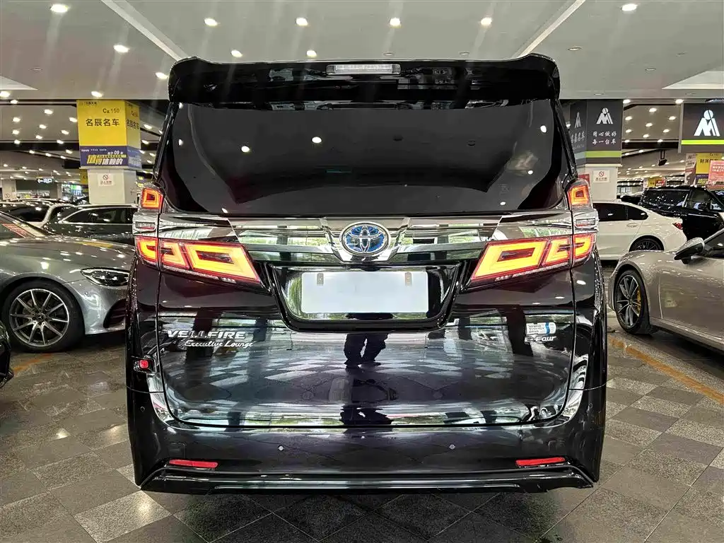 Toyota Vellfire — фото 11