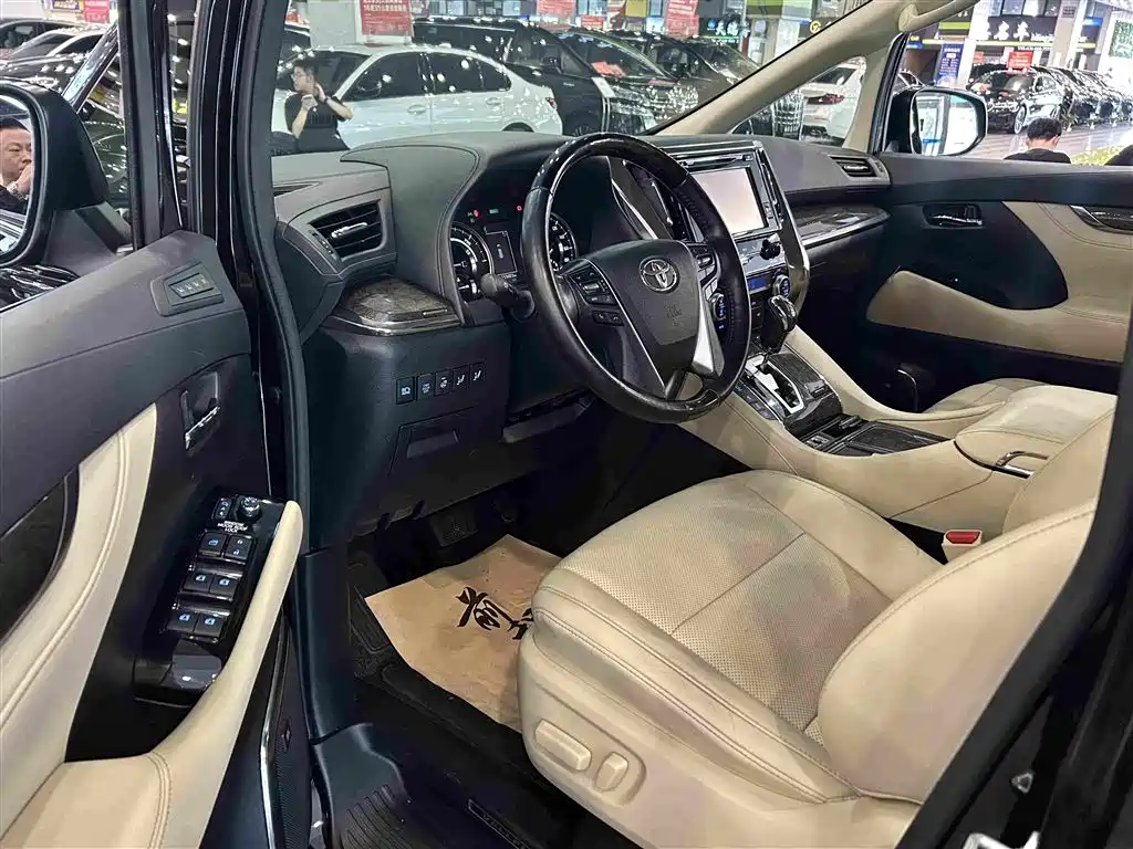 Toyota Vellfire — фото 3