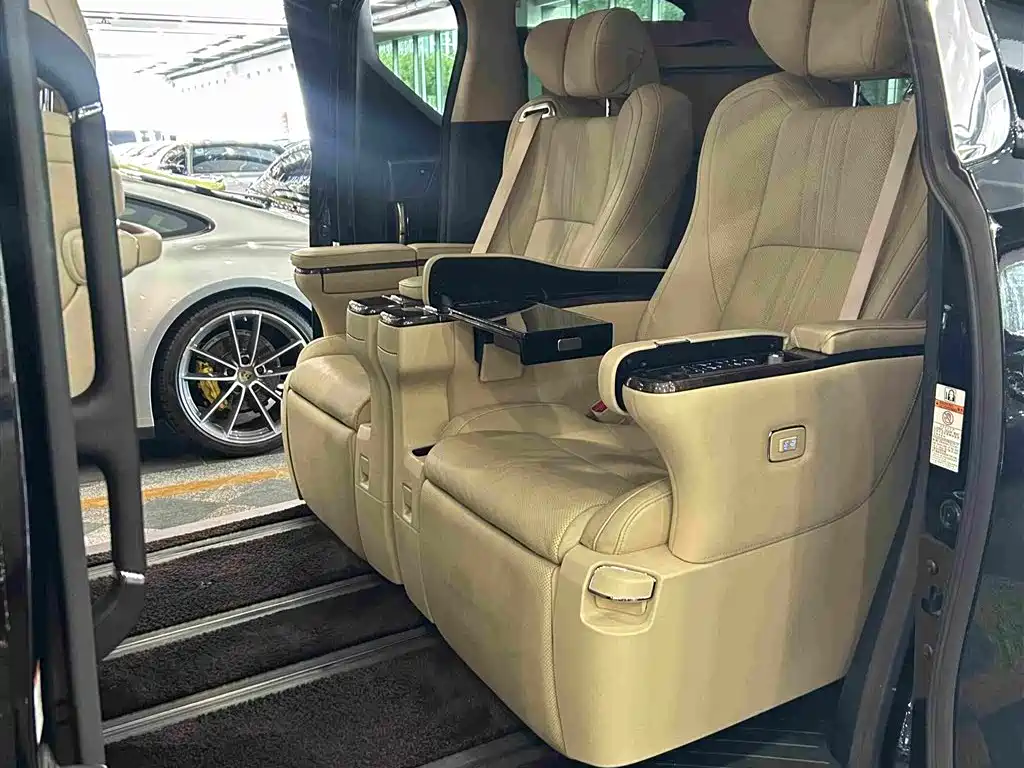 Toyota Vellfire — фото 4