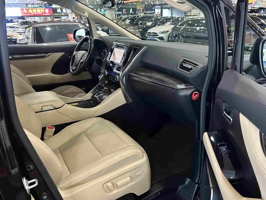 Toyota Vellfire — фото 5