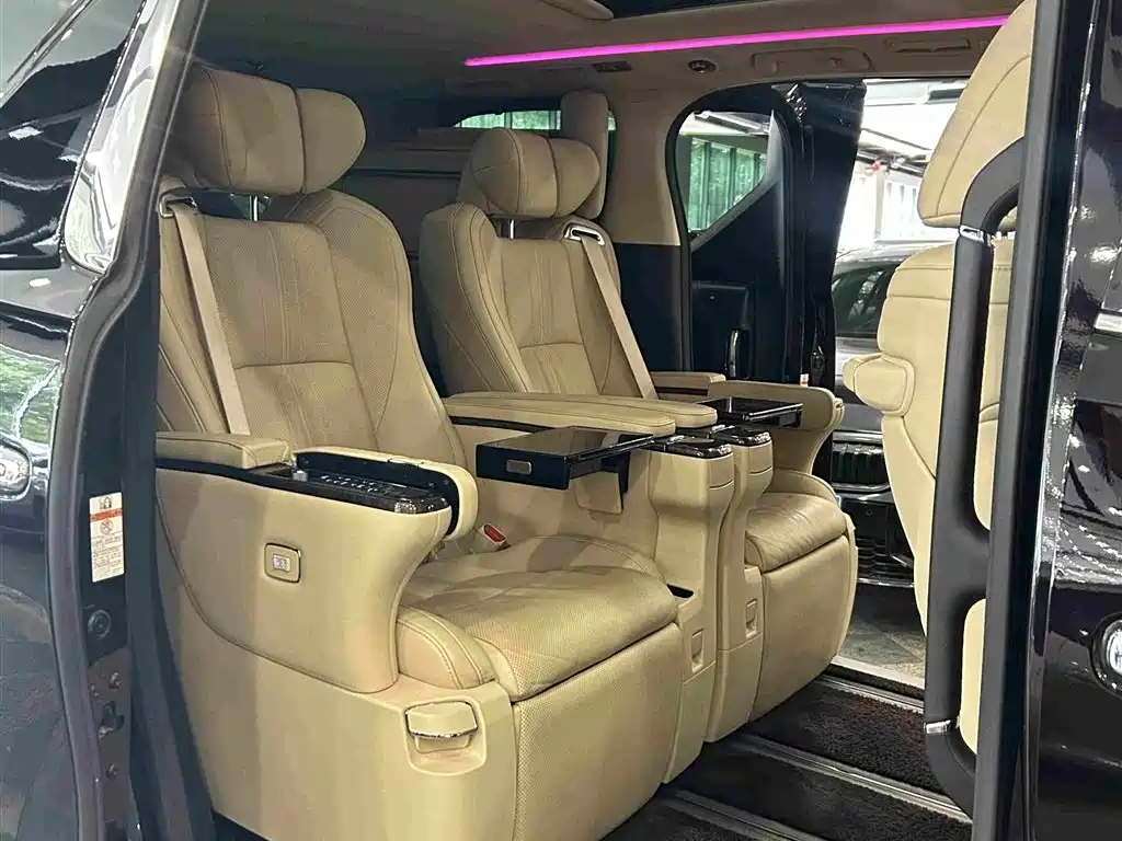 Toyota Vellfire — фото 6