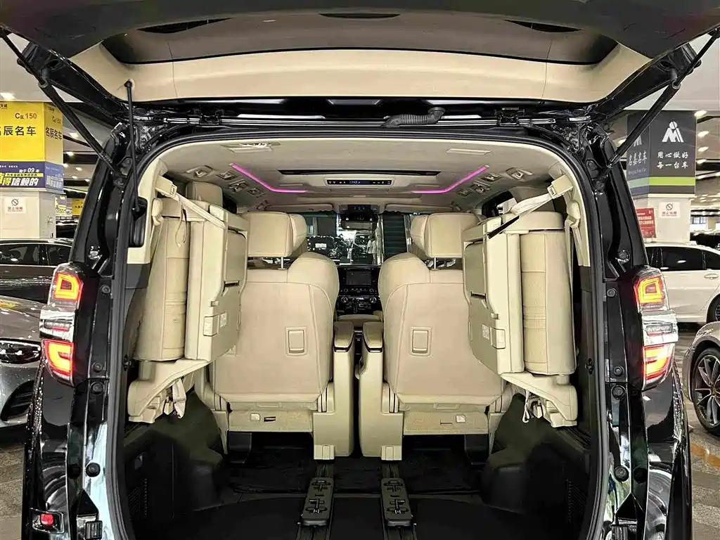 Toyota Vellfire — фото 8
