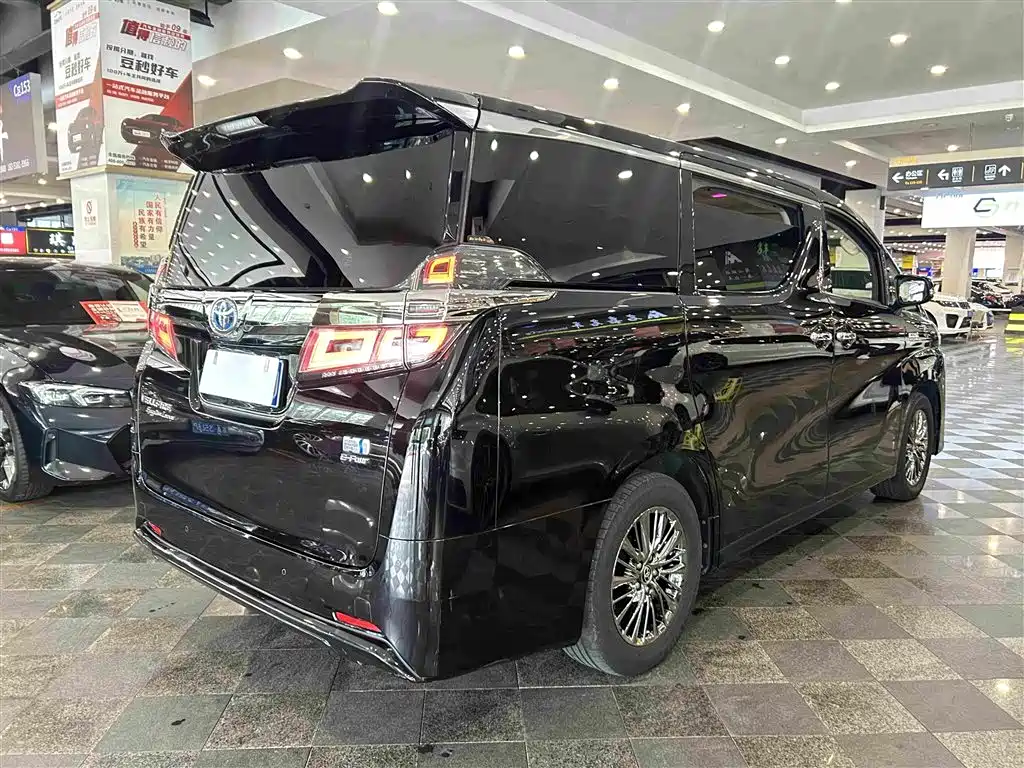 Toyota Vellfire — фото 9