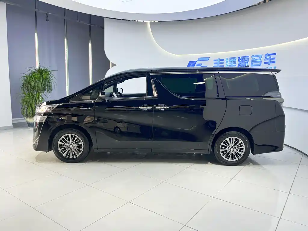 Toyota Vellfire — фото 3