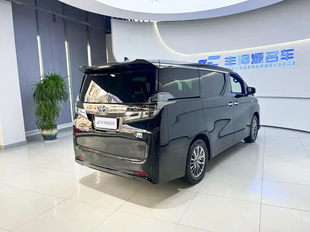 Toyota Vellfire — фото 4