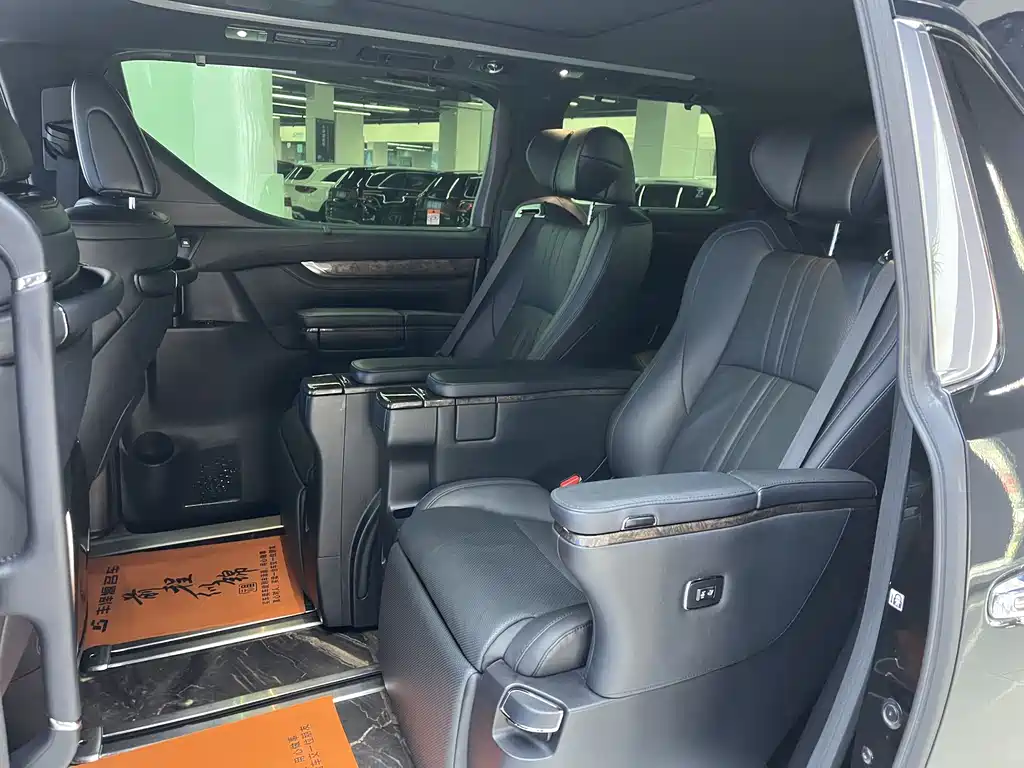 Toyota Vellfire — фото 7