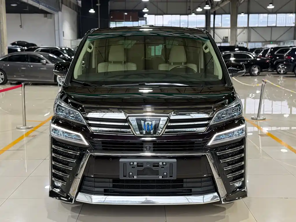Toyota Vellfire — фото 2