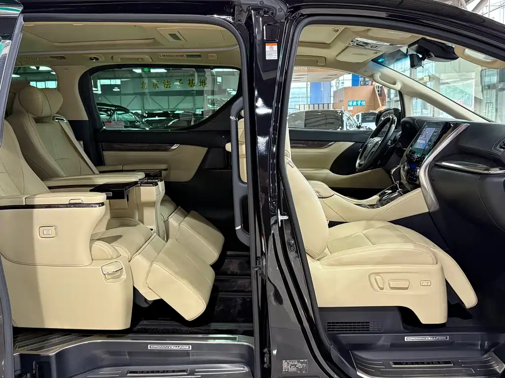 Toyota Vellfire — фото 11