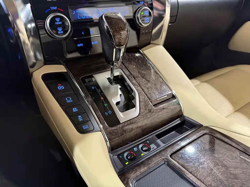 Toyota Vellfire — фото 17