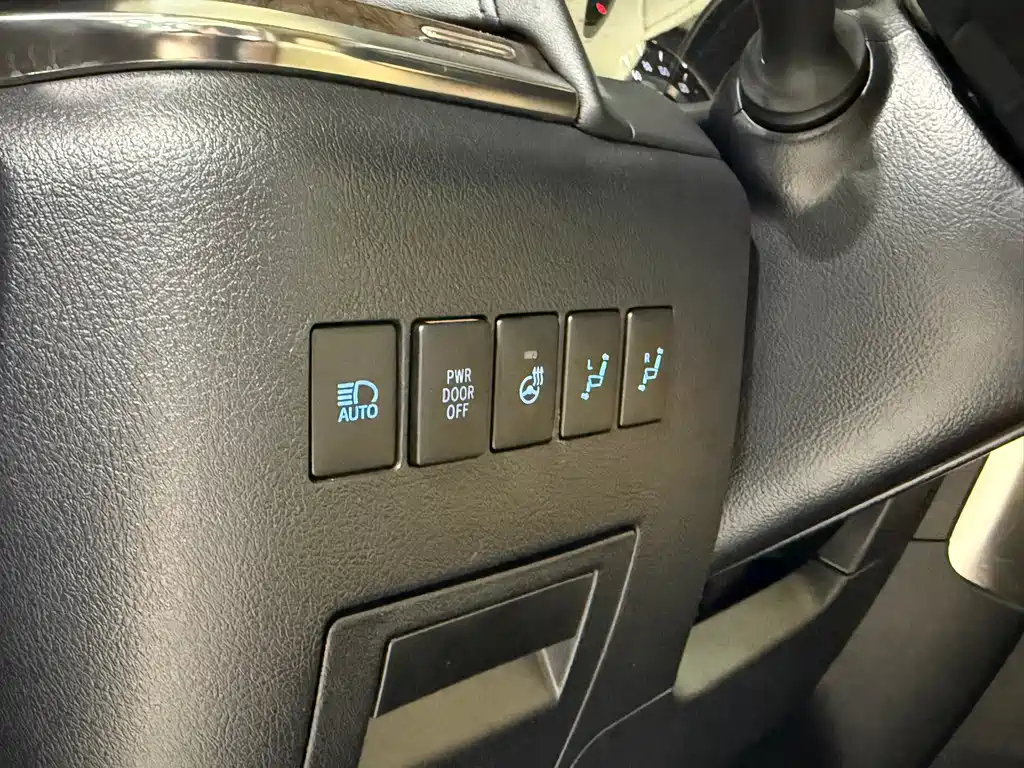 Toyota Vellfire — фото 18