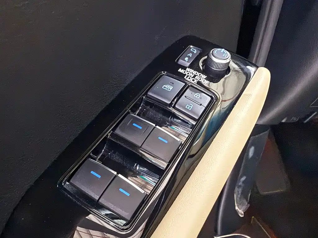 Toyota Vellfire — фото 19