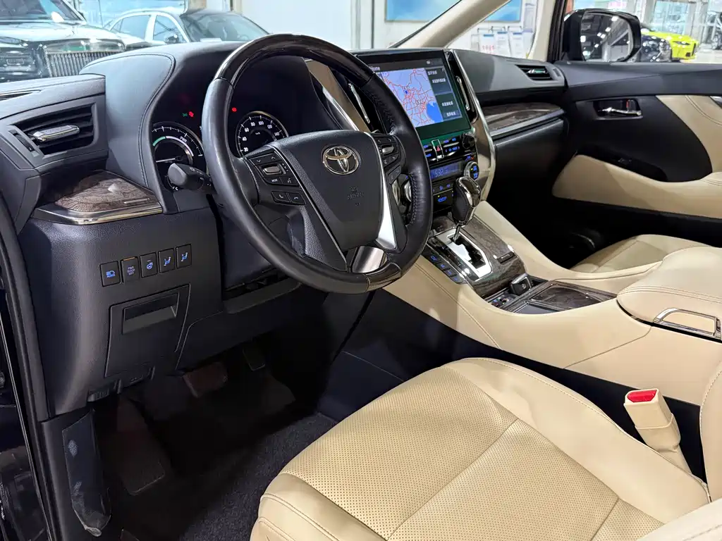 Toyota Vellfire — фото 5