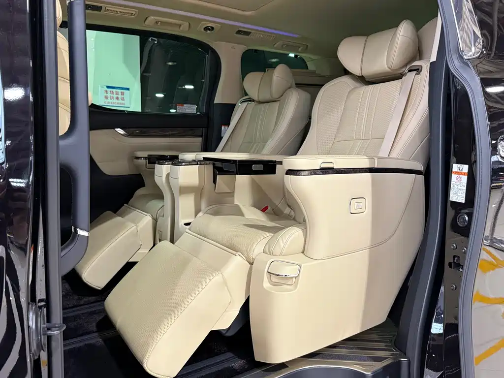 Toyota Vellfire — фото 7