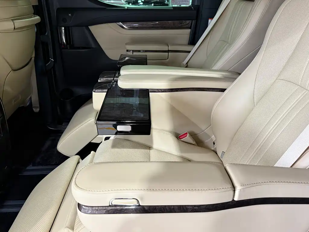 Toyota Vellfire — фото 8