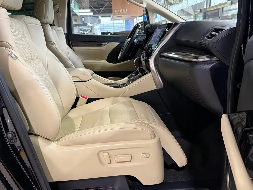 Toyota Vellfire — фото 9