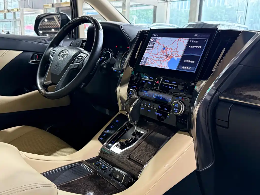 Toyota Vellfire — фото 10