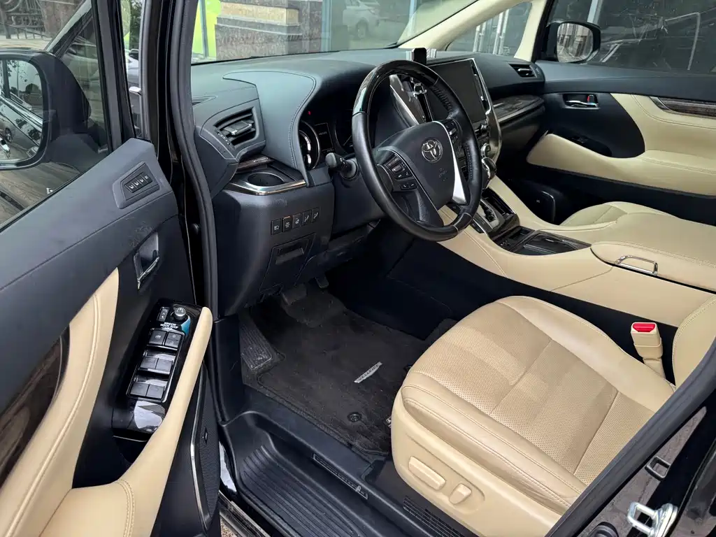 Toyota Vellfire — фото 5