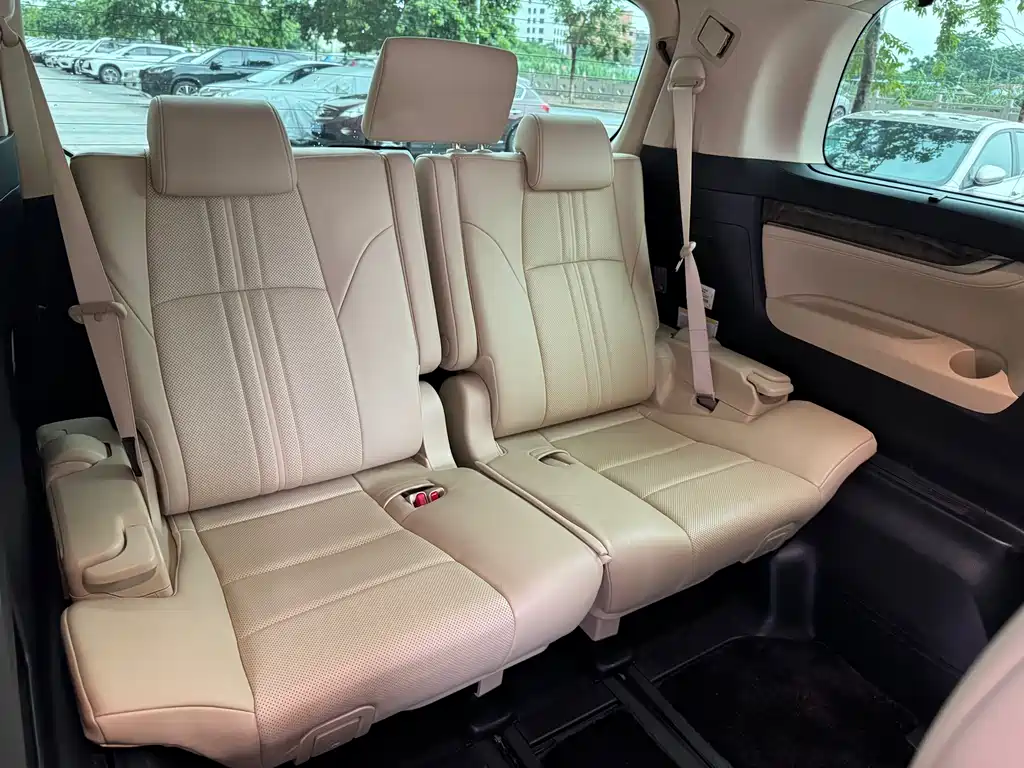 Toyota Vellfire — фото 8