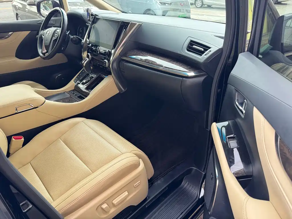 Toyota Vellfire — фото 9
