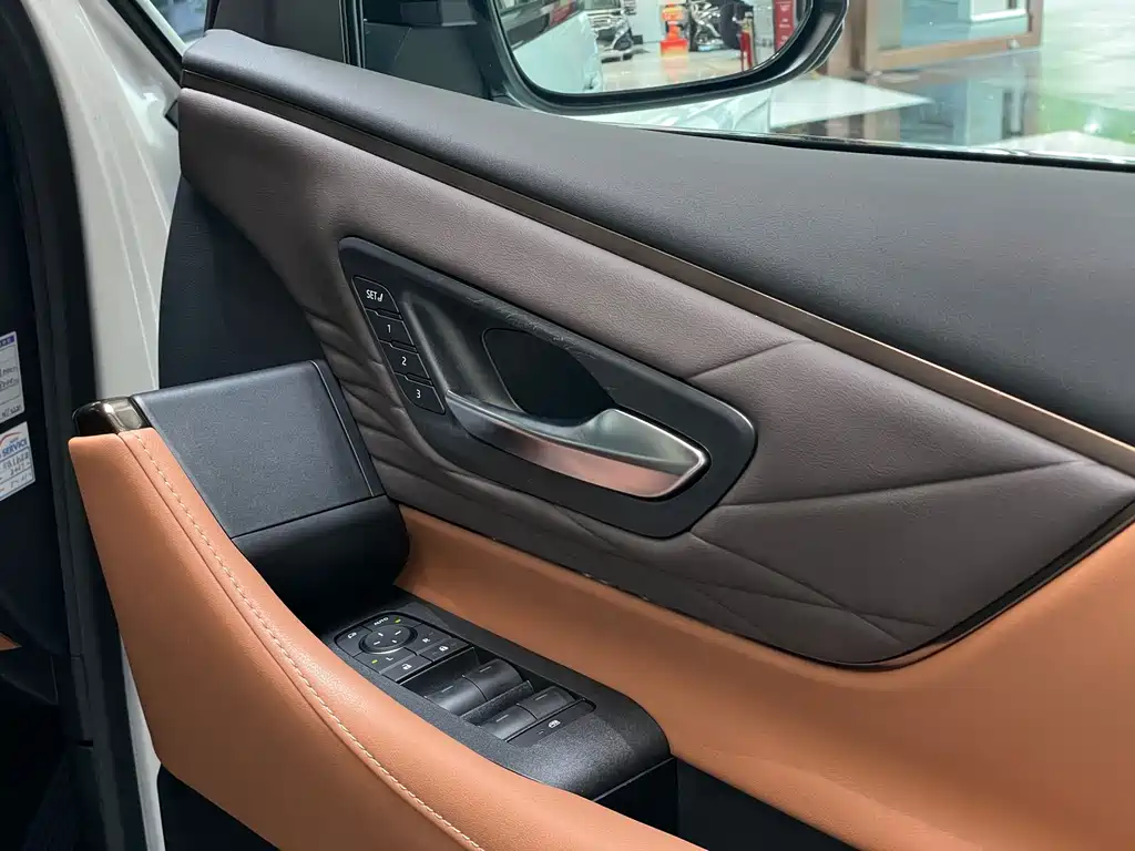 Toyota Vellfire — фото 14