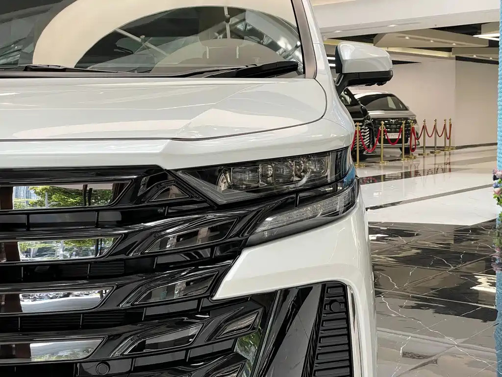 Toyota Vellfire — фото 15