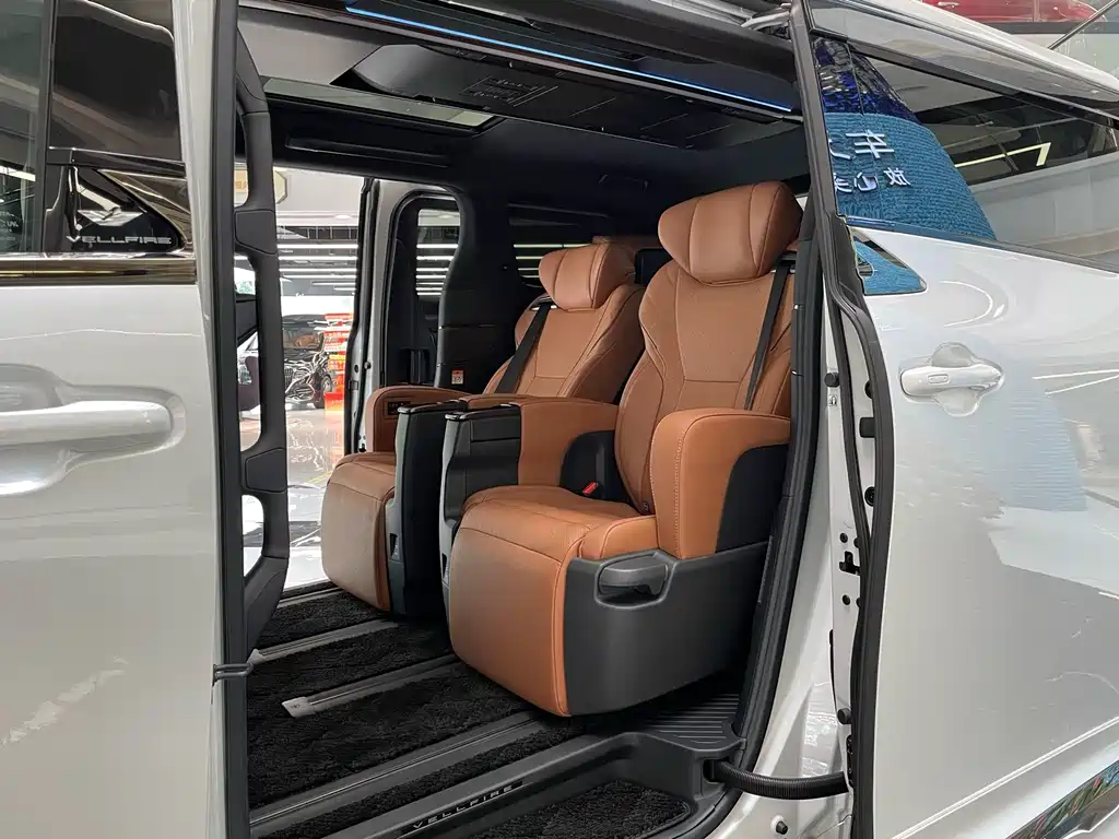 Toyota Vellfire — фото 6