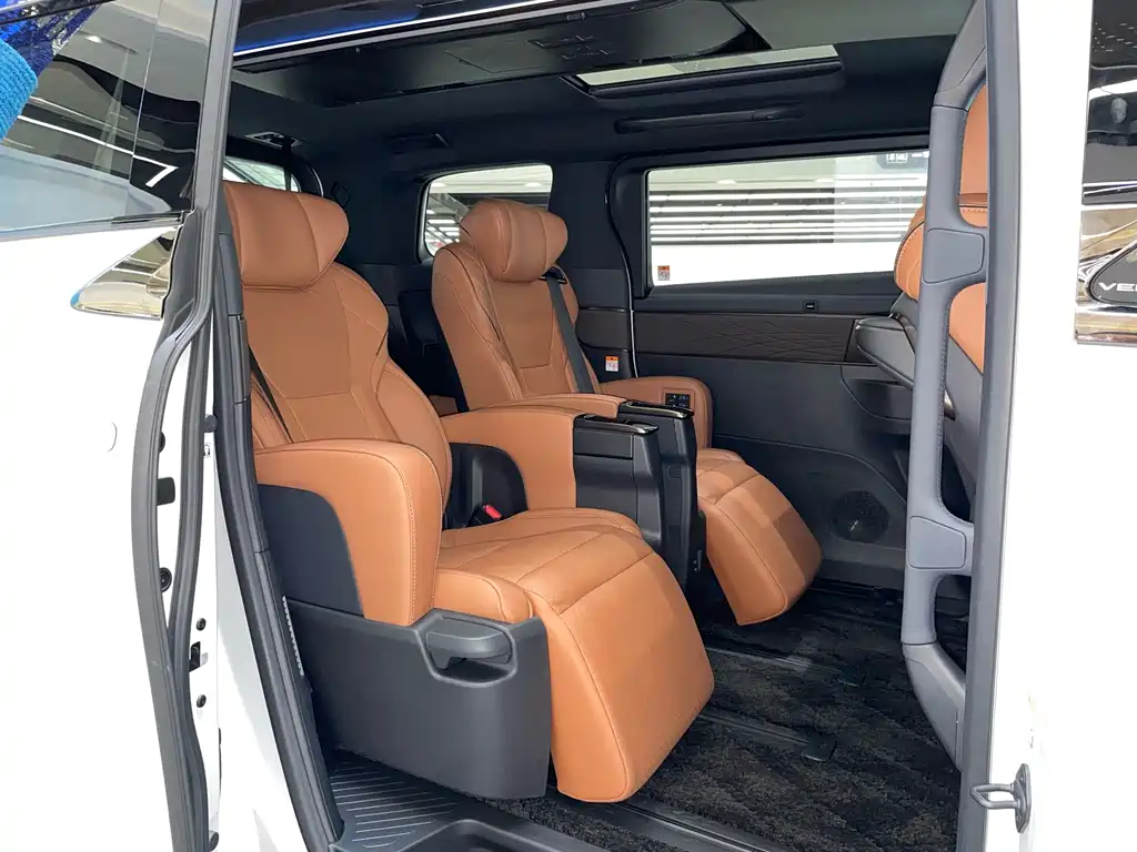 Toyota Vellfire — фото 8