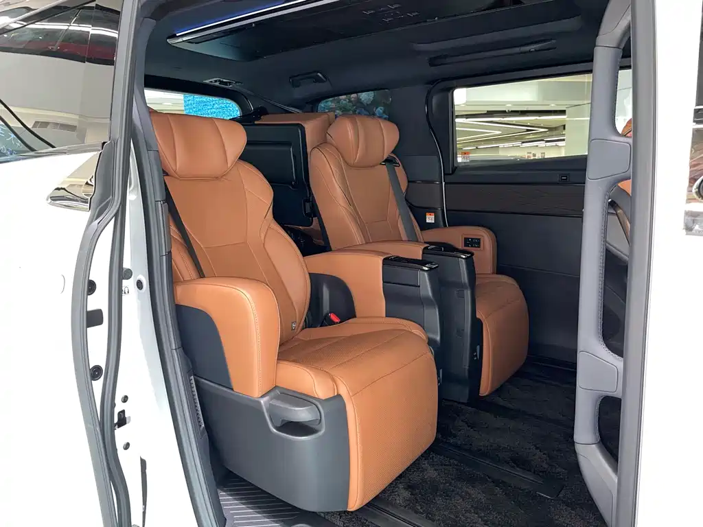 Toyota Vellfire — фото 10