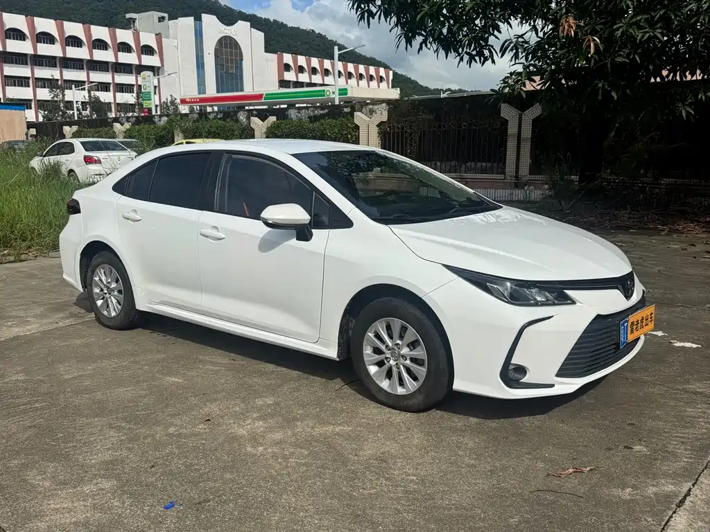 Toyota Corolla — фото 3