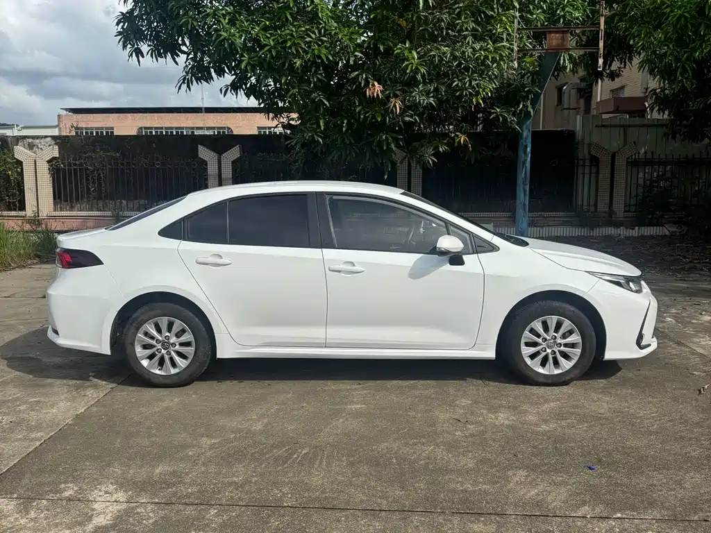 Toyota Corolla — фото 4