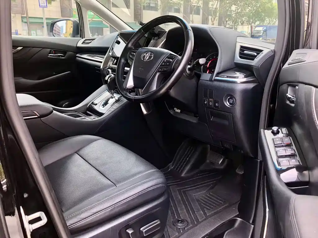 Toyota Alphard — фото 6