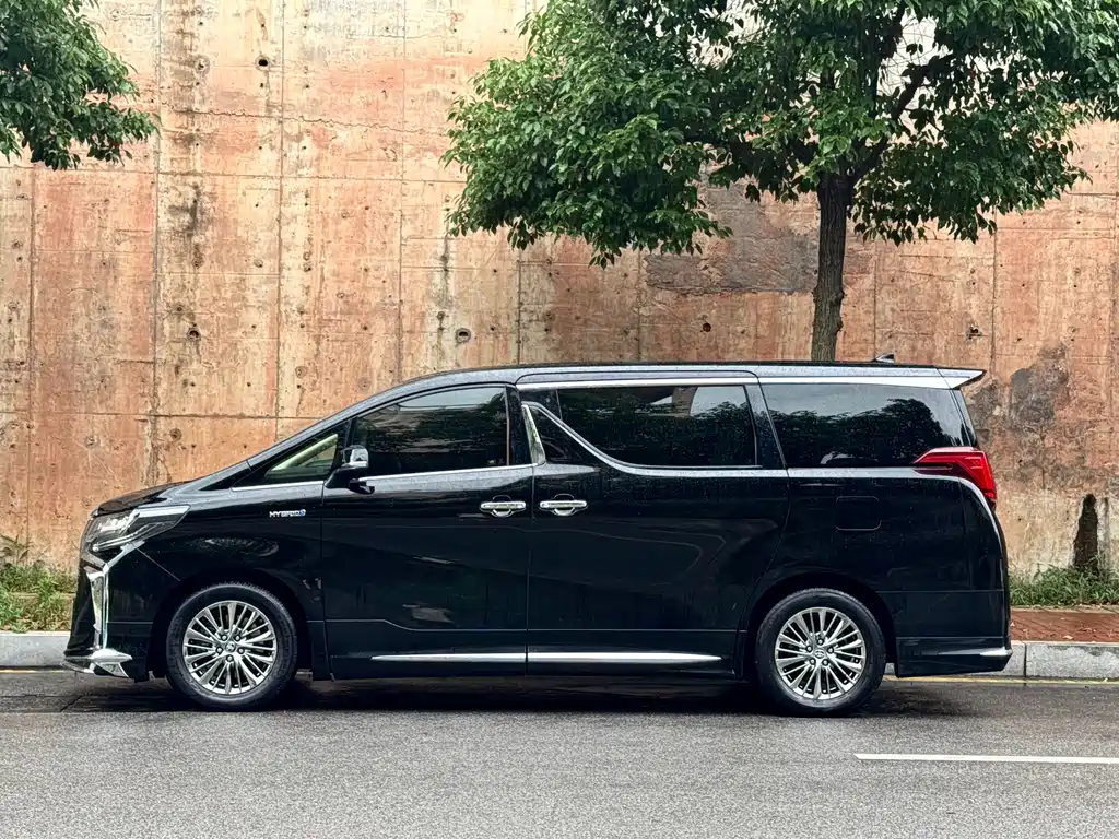 Toyota Alphard — фото 3