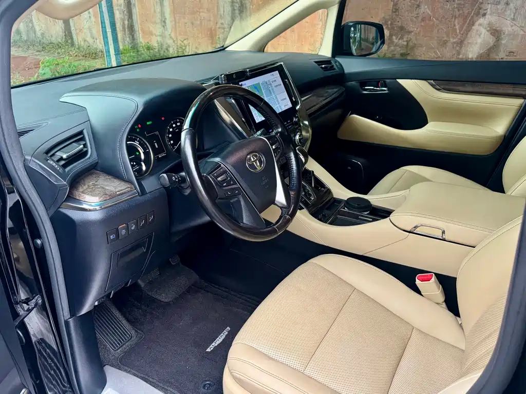 Toyota Alphard — фото 6