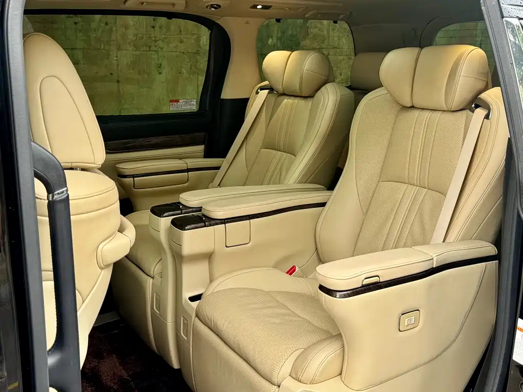 Toyota Alphard — фото 7