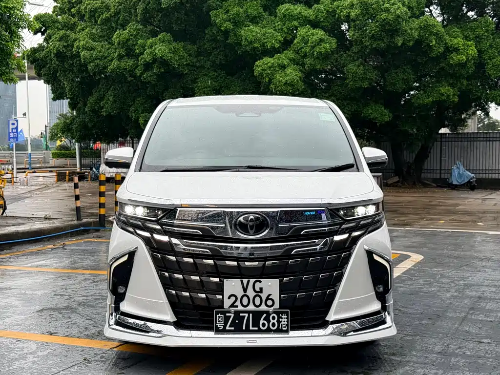 Toyota Alphard — фото 2