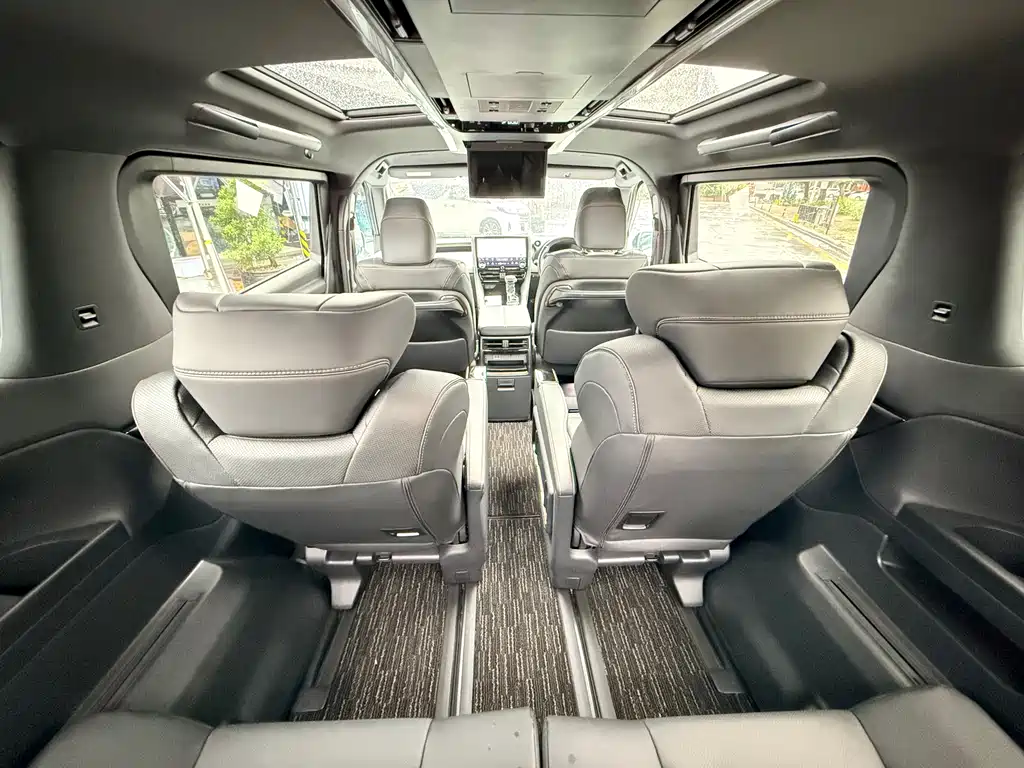 Toyota Alphard — фото 13