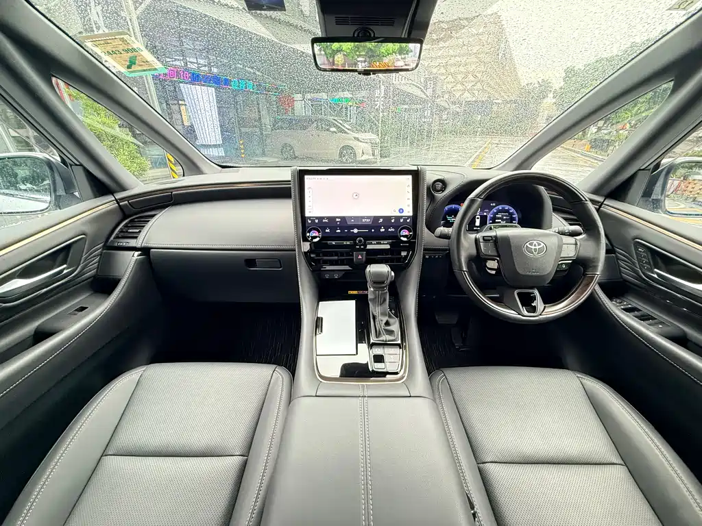 Toyota Alphard — фото 14