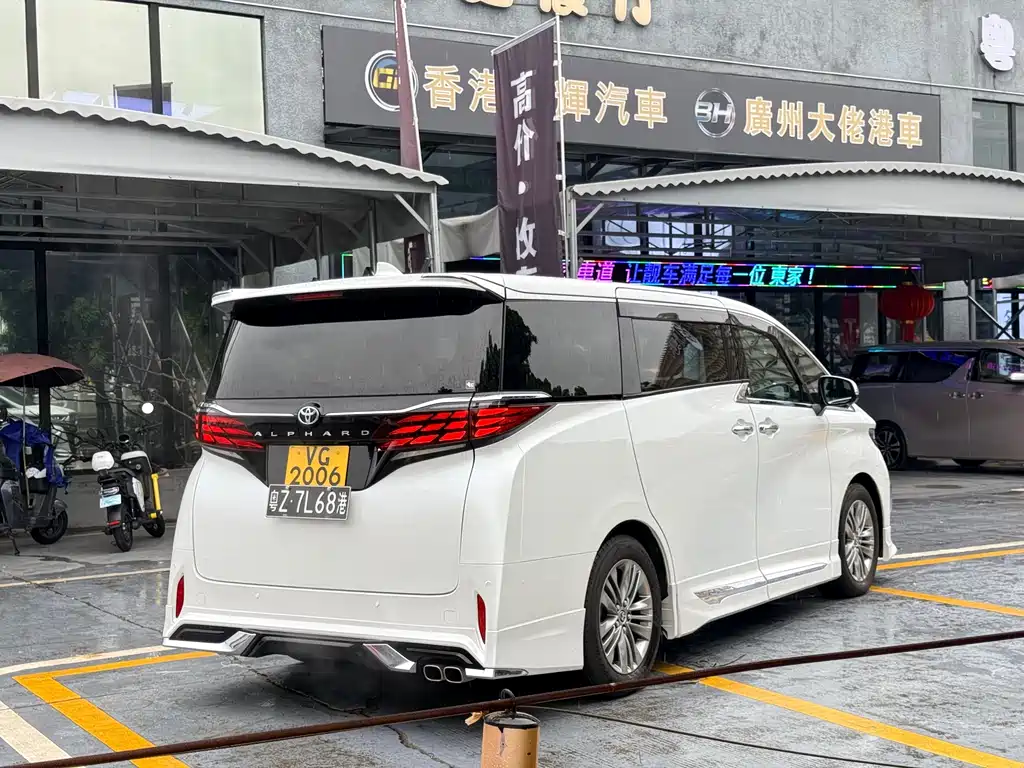 Toyota Alphard — фото 5