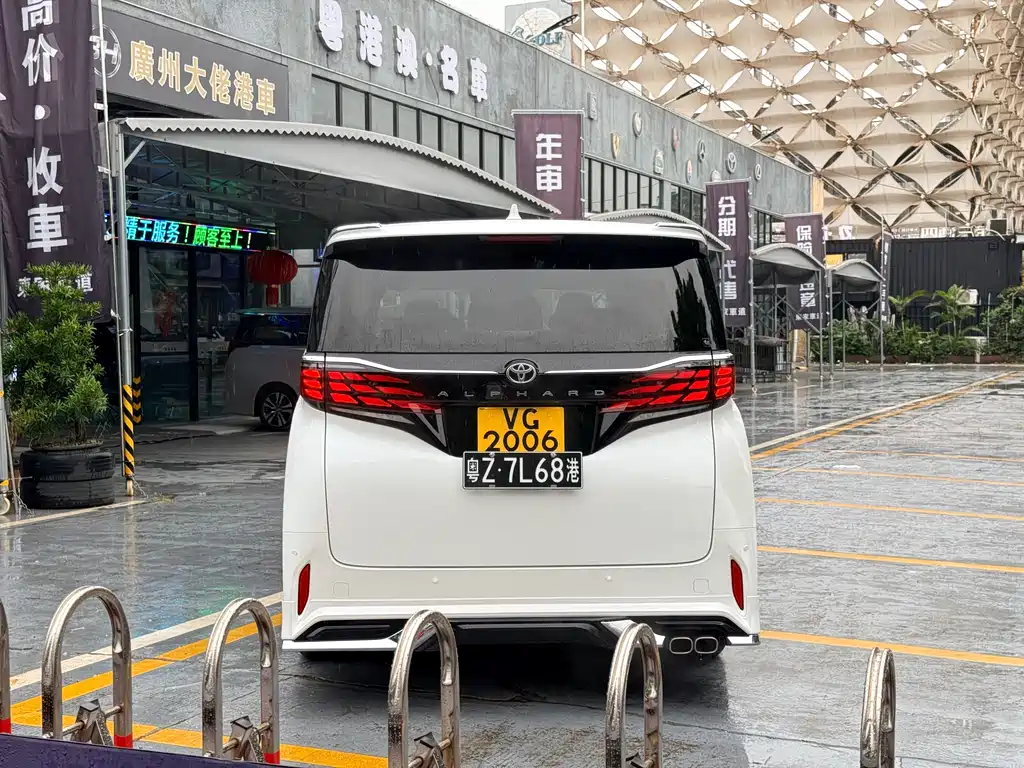 Toyota Alphard — фото 6