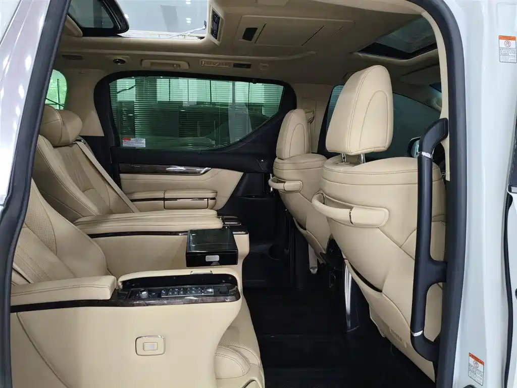 Toyota Vellfire — фото 15