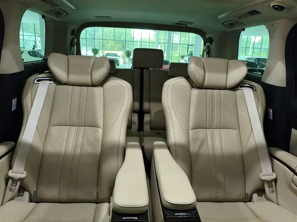Toyota Vellfire — фото 16