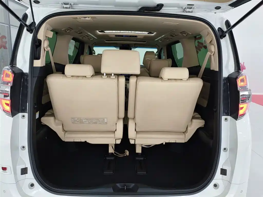 Toyota Vellfire — фото 17