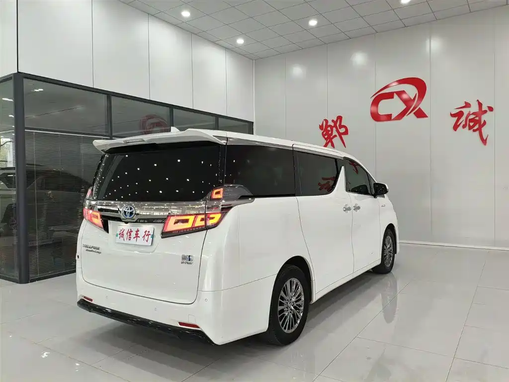 Toyota Vellfire — фото 4
