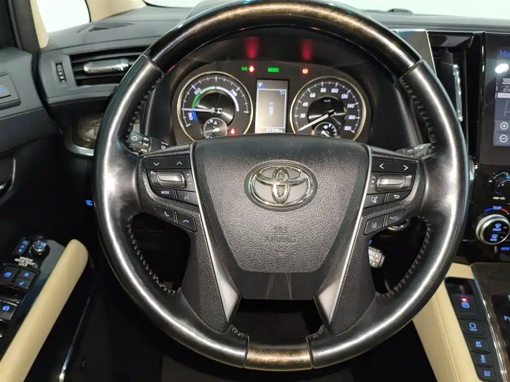 Toyota Vellfire — фото 10