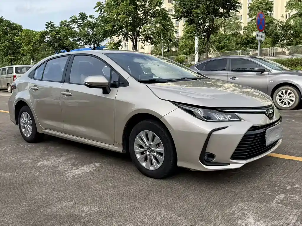 Toyota Corolla — фото 2